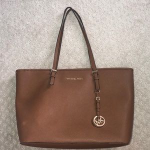 Jet Set Travel Medium Michael Kors purse